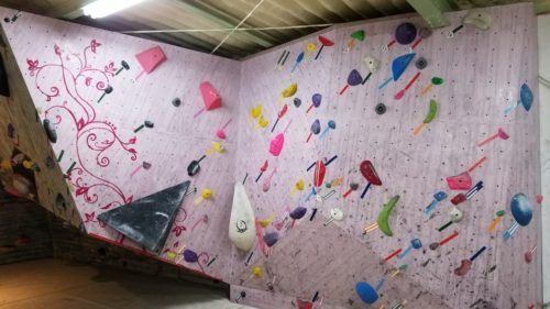 長崎県のクライミング施設「Mono（モノ） クライミングスタジオ 大村店」